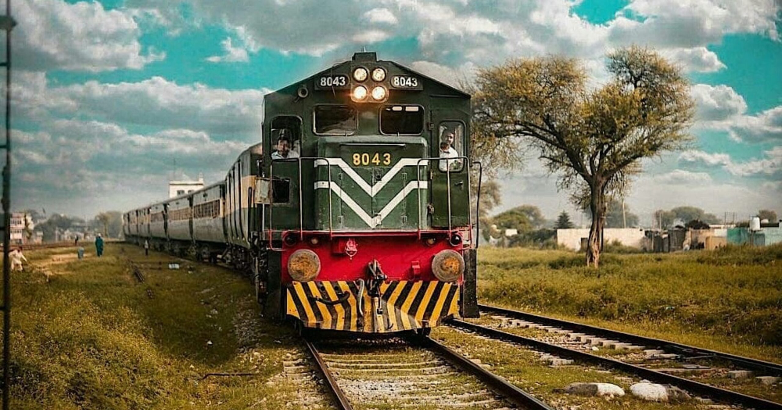 Pakistan Railways Massively Increases Charges for Fiber Broadband Track Crossing
